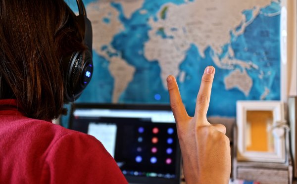 Online assistance via Video Chat & Call
